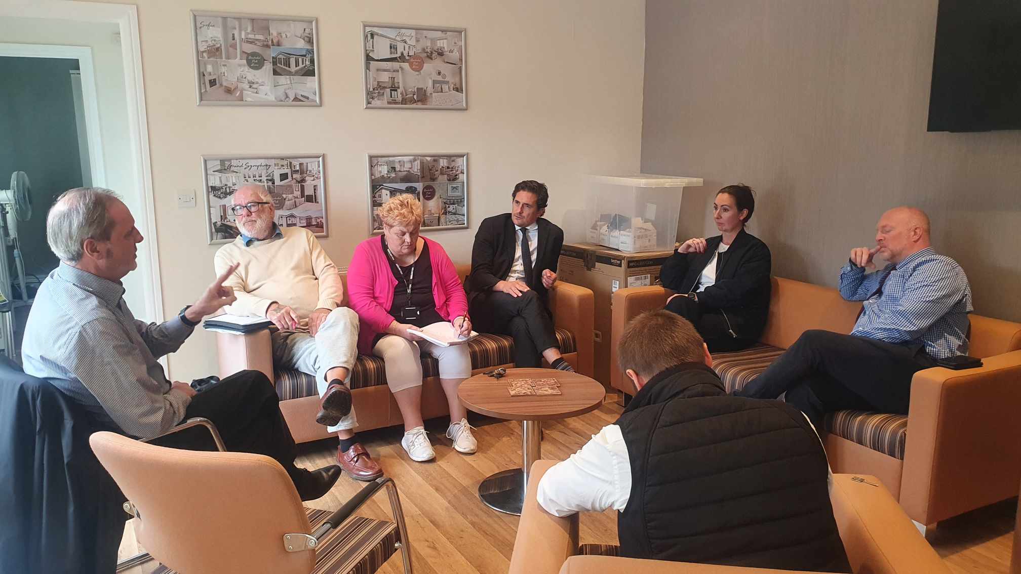 Johnny Mercer meets with Glenholt residents and Berkeley Parks